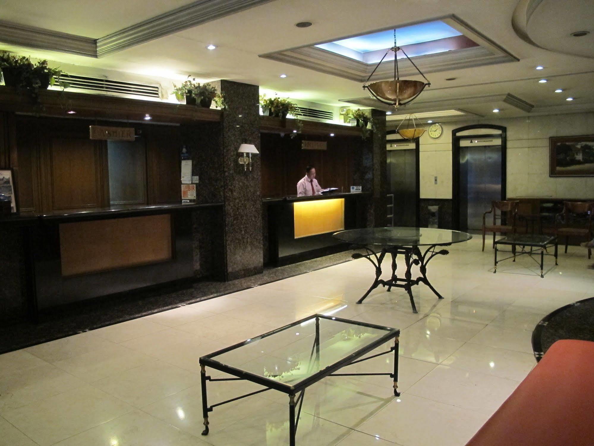 Mabini Mansion Hotel & Residential Suites Манила Екстериор снимка