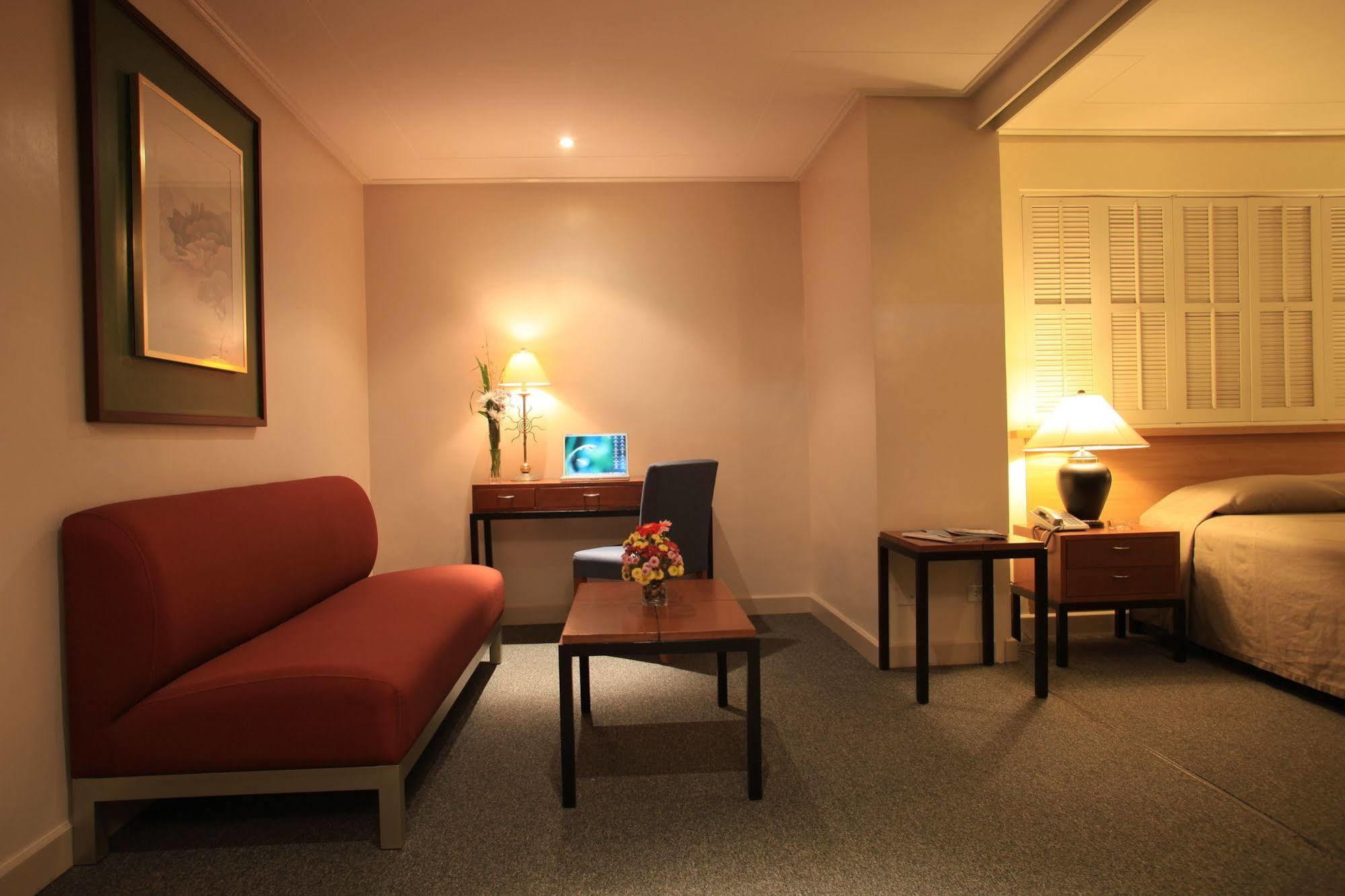 Mabini Mansion Hotel & Residential Suites Манила Екстериор снимка