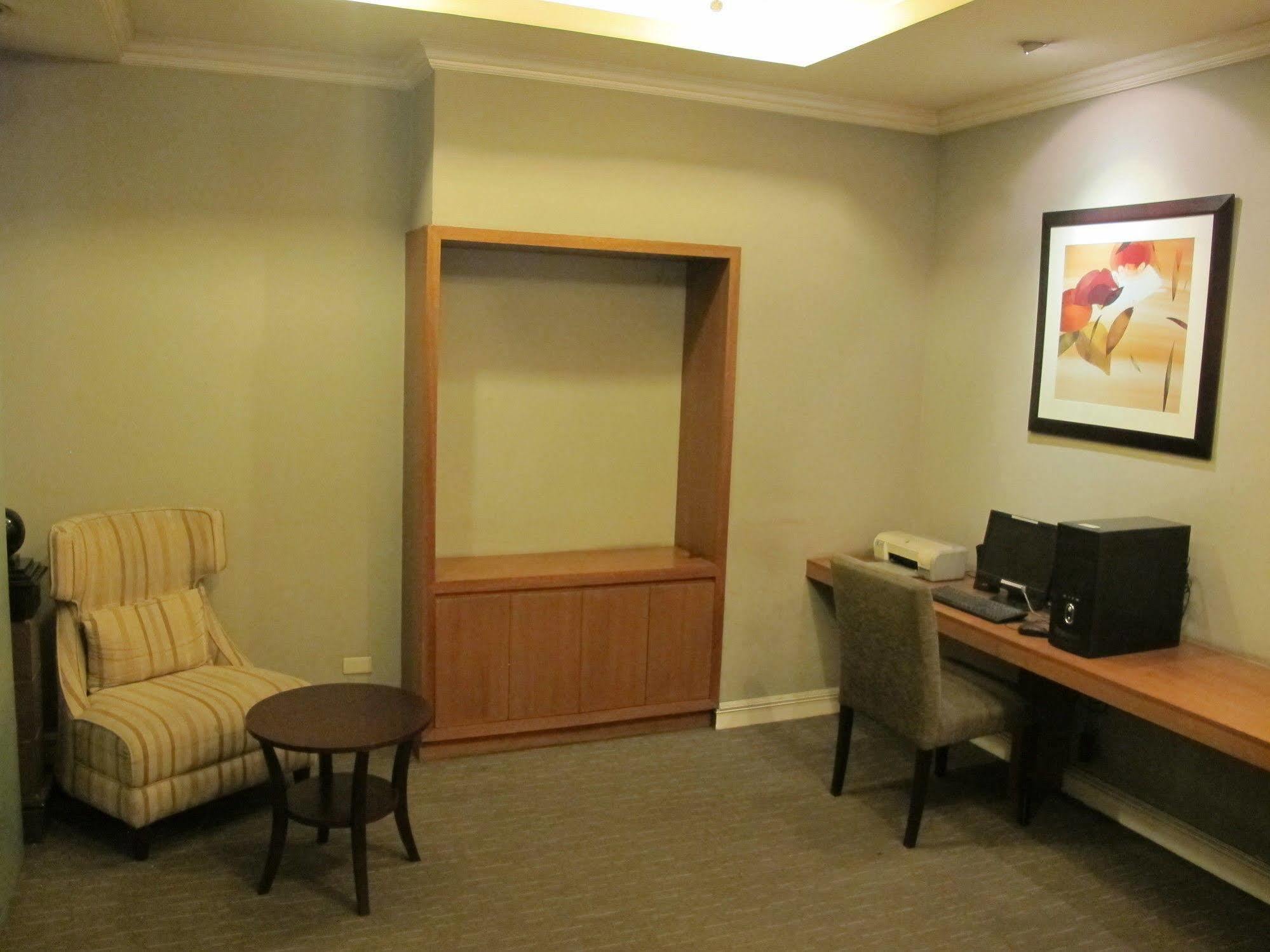 Mabini Mansion Hotel & Residential Suites Манила Екстериор снимка