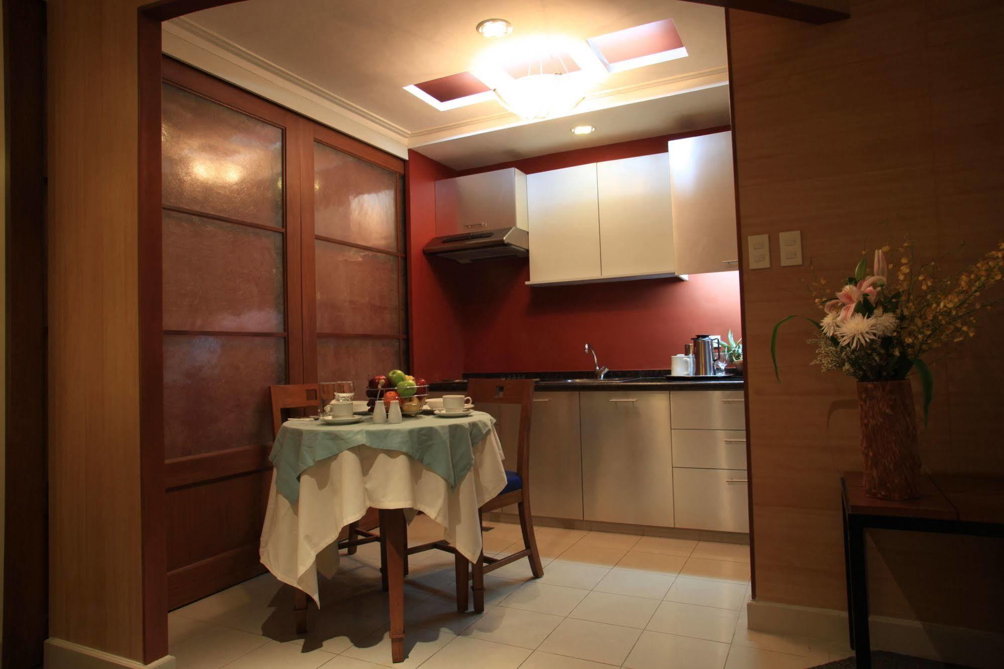 Mabini Mansion Hotel & Residential Suites Манила Екстериор снимка