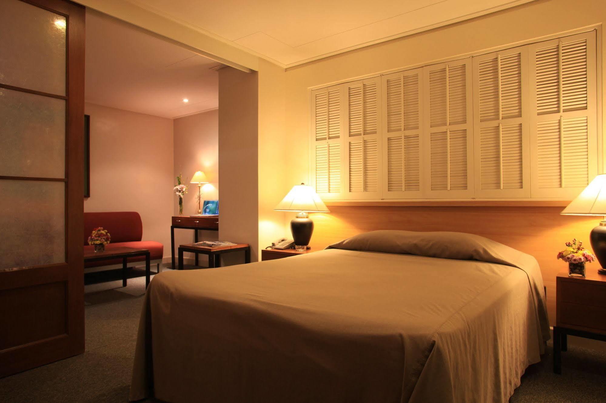 Mabini Mansion Hotel & Residential Suites Манила Екстериор снимка