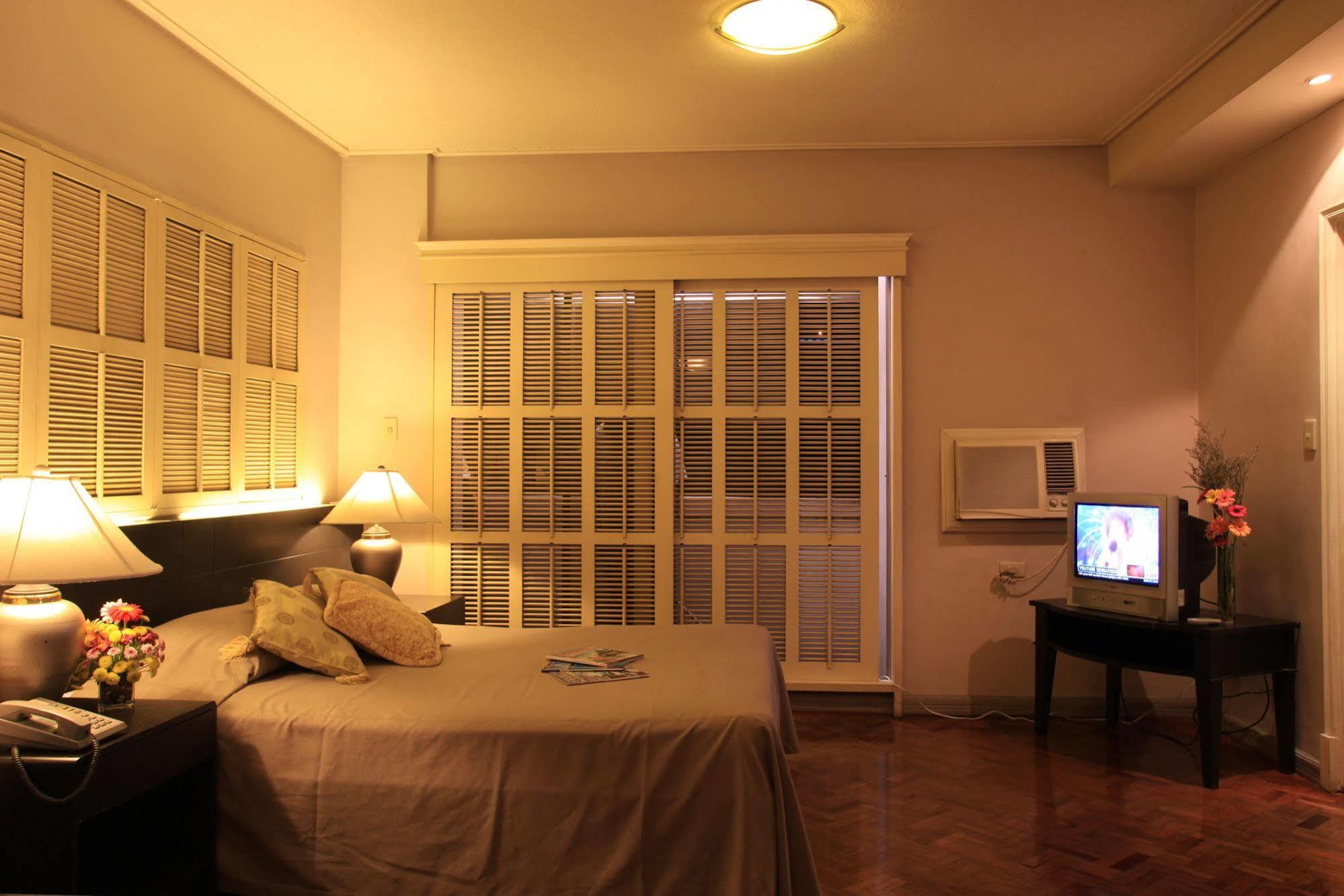 Mabini Mansion Hotel & Residential Suites Манила Екстериор снимка