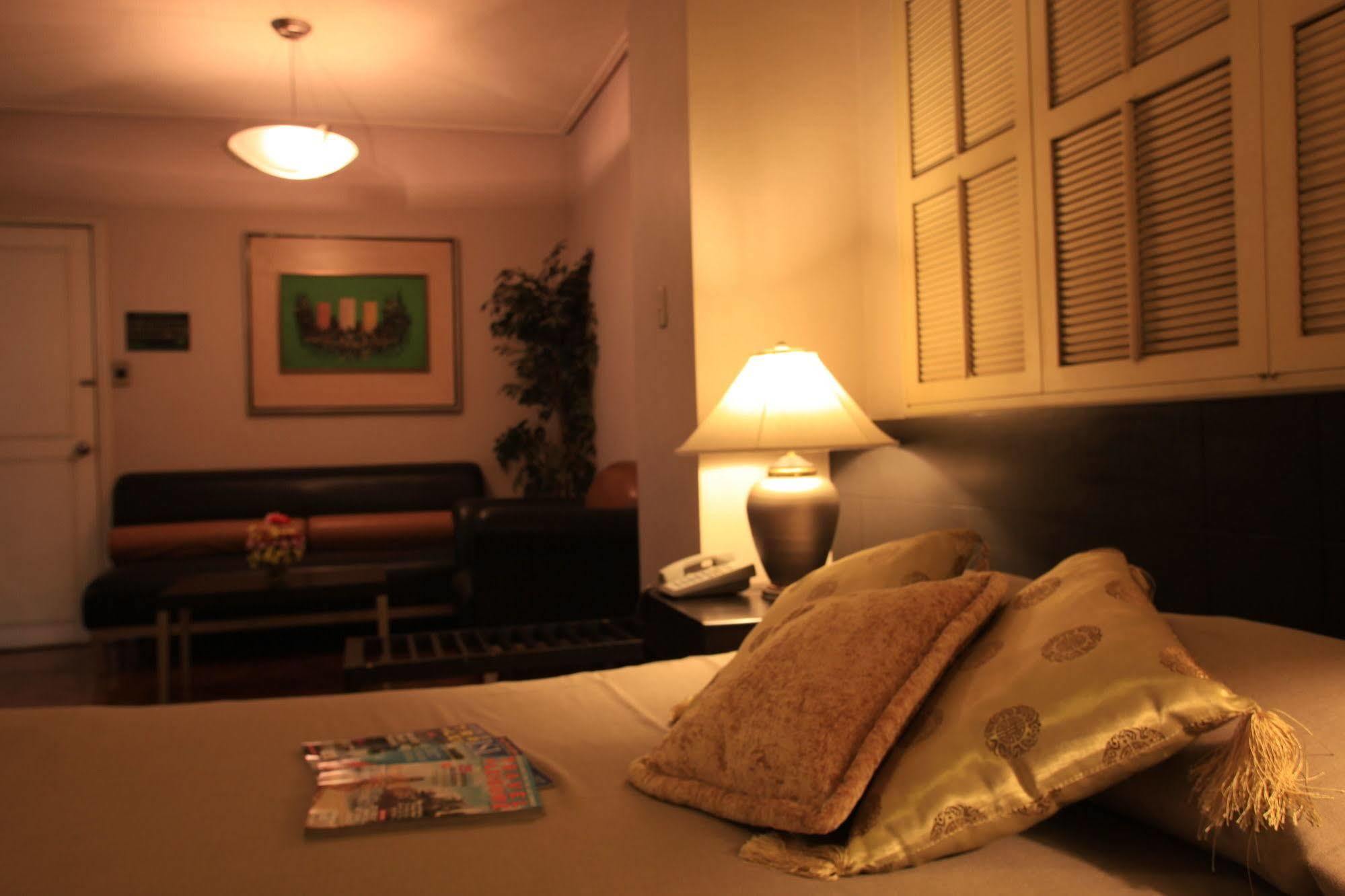 Mabini Mansion Hotel & Residential Suites Манила Екстериор снимка